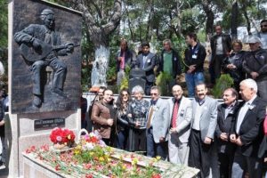 Ali Ekber &Ccedil;i&ccedil;ek mezarı başında anıldı