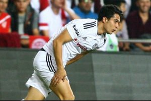 Beşiktaşlı Necip Uysal, "Şeref Diploması" aldı!