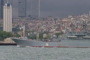 Rus savaş gemisi Boğaz'dan bu kez sorunsuz ge&ccedil;ti