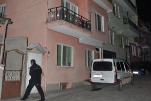 Eşi terk edince bir bu&ccedil;uk yaşındaki kızını rehin aldı