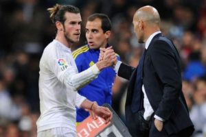 Zidane'nın Machester City-Real Madrid ma&ccedil;ında da pantolonu yırtıldı