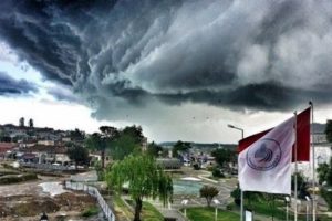 Bu g&ouml;r&uuml;nt&uuml; u&ccedil;ak d&uuml;ş&uuml;rebilir!