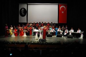 Bursa Nil&uuml;fer kadın korosundan anlamlı konser