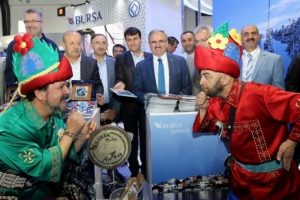 Bursa İznik &ccedil;inisine Dubai'de b&uuml;y&uuml;k ilgi!