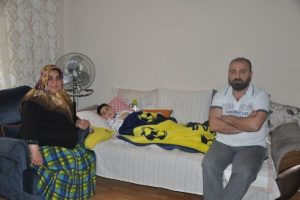 B&ouml;brek hastası Bursalı Bedirhan'ın umudu hayırseverler