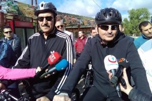 Bakanlar sağlık i&ccedil;in bisiklet s&uuml;rd&uuml;