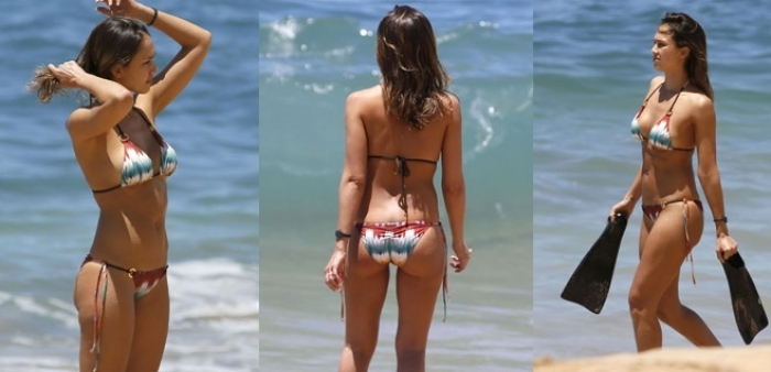 Jessica Alba yolun yarısında da g&uuml;zel...