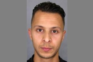 130 kişinin &ouml;ld&uuml;ğ&uuml; saldırılarının zanlısı Fransa'ya iade edildi