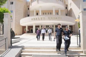 Şanlıurfa'da adliyeye g&ouml;t&uuml;r&uuml;len kelep&ccedil;eli ş&uuml;pheli ka&ccedil;tı