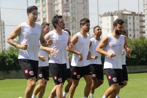 Şampiyon Adanaspor, top başı yaptı