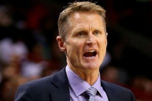 NBA'de yılın antren&ouml;r&uuml; Kerr