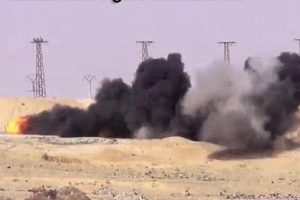 IŞİD'in bomba y&uuml;kl&uuml; kamyoneti f&uuml;zeyle infilak ettirildi