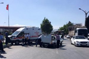 Kahramanmaraş'ta otomobil ile ambulans &ccedil;arpıştı: 1 &ouml;l&uuml;, 3 yaralı