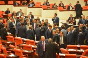 Meclis Başkanına 'Bunun kafası IŞİD kafası gibi' s&ouml;zleri Meclis'i karıştırdı