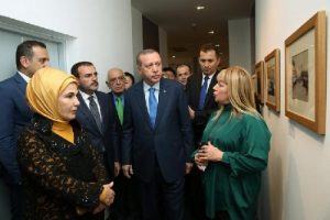 Cumhurbaşkanı Erdoğan'dan g&uuml;ld&uuml;ren 'yastuk' espirisi