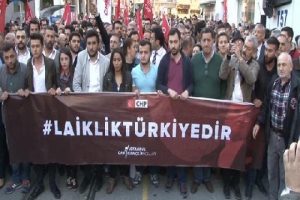 CHP İstanbul İl Gen&ccedil;lik Kolları'ndan Meclis Başkanı Kahraman'a tepki...