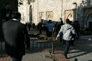 Bursa'da faciaya ramak kala! Caninin 4 metre yakınında...