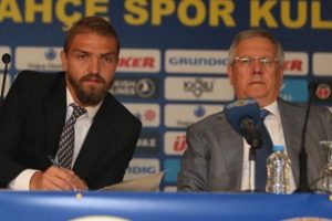 Fenerbah&ccedil;e'de Caner imza atmazsa gidene kadar yaptırım uygulanacak