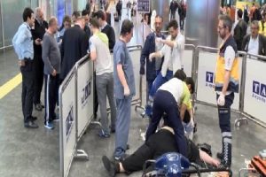 Atat&uuml;rk Havalimanı'nda beklerken hayatını kaybetti!