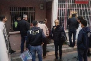 1 Mayıs &ouml;ncesi İzmir'de operasyon: 7 g&ouml;zaltı