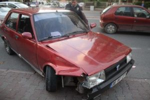 Polisten ka&ccedil;an otomobil kaza yaptı