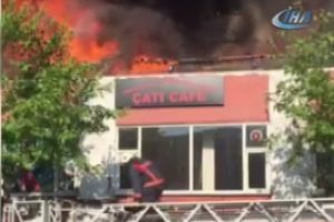 İstanbul'da kafe alev alev yandı