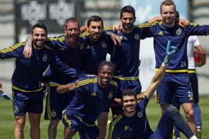 Fenerbah&ccedil;eli futbolcular: "Beşiktaş nefesimizi ensesinde hissediyor"