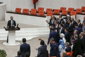HDP'li Enc&uuml;'n&uuml;n s&ouml;zleri Meclis'i karıştırdı