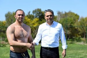 Başpehlivan G&uuml;rb&uuml;z'e sakatlık şoku