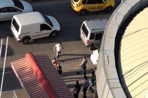 Alkoll&uuml; şahıstan polise tokmaklı saldırı