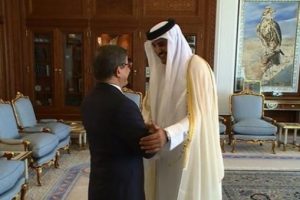 Davutoğlu Katar Emiri'yle g&ouml;r&uuml;şt&uuml;