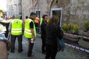 Bursa'da patlamanın izleri silinmeye &ccedil;alışılıyor
