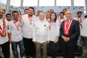 Bursa'da Gastronomi &ouml;d&uuml;lleri Başkan Bozbey'den
