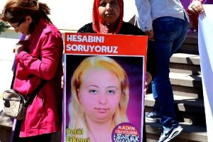 Avukatlar gelmeyince cinayet davası duruşması ertelendi