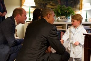 Prens George'un Obama'yı karşıladığı bornoz Denizli'den