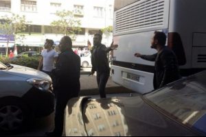 Eskişehir'de 1 Mayıs afişi asan &ouml;ğrencilere bı&ccedil;aklı saldırı: 4 kişi yaralı