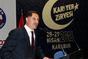 Şeref Malko&ccedil; &ouml;ğrencilere yeni anayasa beklentilerini anlattı