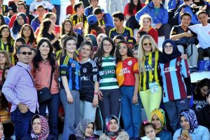Bursa'da eski futbolculardan sosyal sorumluluk projesine destek