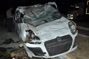 İş&ccedil;i servisi kaza yaptı: 1 &ouml;l&uuml; 26 yaralı