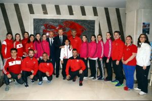 Cumhurbaşkanı Erdoğan, A Millilerle hatıra fotoğrafı &ccedil;ektirdi