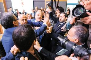 Komisyon savaşında 5 vekil yaralandı