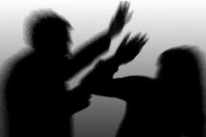 Birlikte yaşadığı kadını d&ouml;verek &ouml;ld&uuml;rd&uuml;