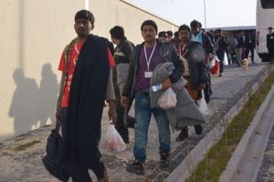 Diğer milletlerden sığınmacılara da &ccedil;alışma izni
