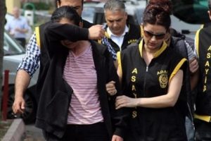 Adana'da iki &ccedil;ocuk annesi kadın bar kundaklattı!
