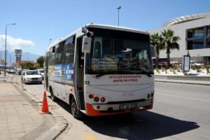 5 yaşındaki oğlunu midib&uuml;ste unuttu