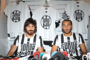 Cenk Tosun ile Veli Kavlak ikilisi, sosyal medyadan birlik mesajları verdiler