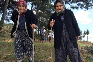 Bastonlarıyla santral direnişine destek verdiler