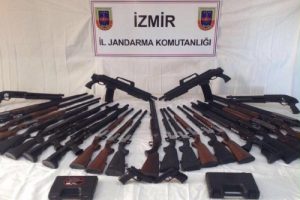 İzmir'de ruhsatsız av t&uuml;feği operasyonu
