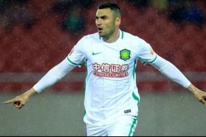 Beijing Guoan'a transfer olan Burak Yılmaz, yeniden sakatlandı