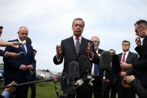 Farage: T&uuml;rkiye AB'ye &uuml;ye olursa daha &ccedil;ok toplu taciz yaşanır